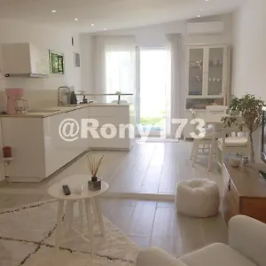 https://studio-proche-mer-et-ville-toulon.fr-provencehotel.com