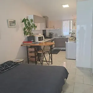 Appartement Chez Sabine Et Pascal, Meyzieu
