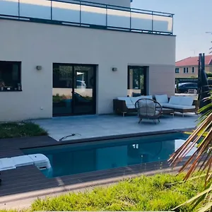 Villa Piscine 6 Personnes, Meyzieu