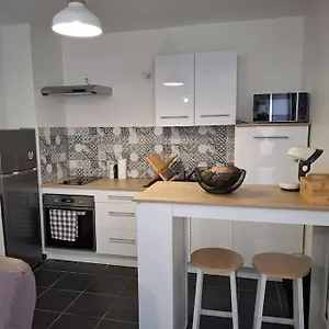 Appartement T1 Meuble Avec Piscine Commune, Meyzieu
