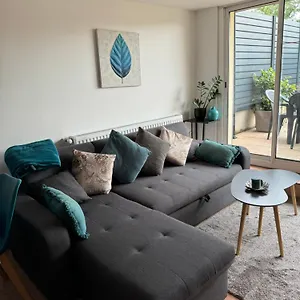 Appartement Au Calme Dans Maison En Rez De Jardin A 2,2 Kms Du Groupama Stadium Et Salle Ldlc Arena, Meyzieu
